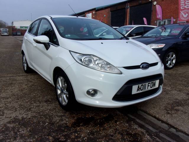 Ford Fiesta 1.25 Zetec 5dr [82] Hatchback Petrol White