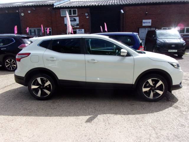 2016 Nissan Qashqai 1.5 dCi N-Connecta 5dr